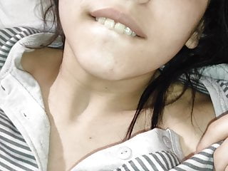 Sevimli Dar Amcıklı Küçük Sürtük Sikilirken Çok Fena İnliyor 