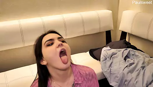 patronunu sikişir ve mutfakta attırmasını yutar