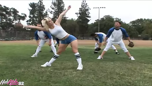 uzun tırnaklı sarışın sıkı kadın için aynı anda bir sürü yarrak ile bukkake ve Fetiş