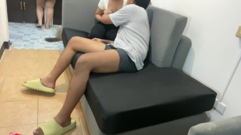 Büyük memeli Kızıl Saçlı Annabel Redd Oda Arkadaşı Büyük yarrağını aydıyor