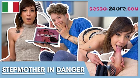 Üvey Annnem Patlamaya Hazır Bir Seks Bombası