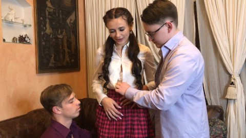 iki erkek onlara sıska sınıf arkadaşı çağırdı ve üçlü seks yaptı