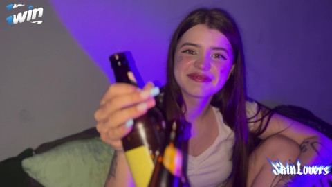 En iyi arkadaşım beni geceyi Geçirmeye davet Etti ve beni Soblaznil Etti. Genç. Bakış açısı