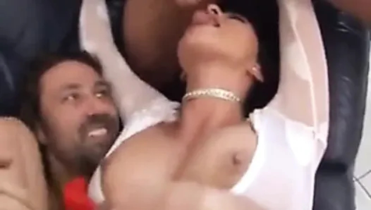 Doyumsuz Sürtük Lara'nın Toplu Tecavüz Fantezisi