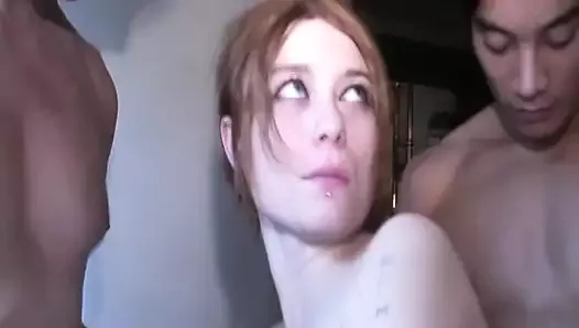 Cılız Fransız yavru üç azgın adam tarafından fena ezildi