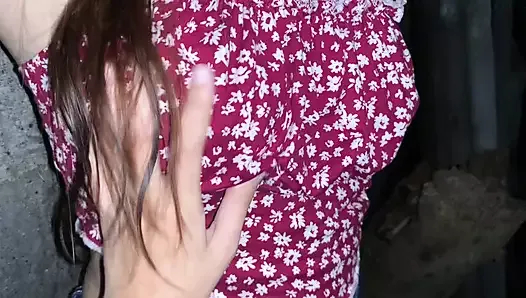 Tanımadığım adam karanlık bir yerde benim amcığıma dokunmak istiyor