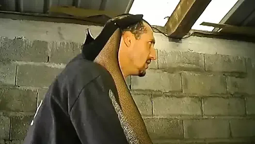 süper büyük memeli Fransız kadın tüm deliklerine sert bir penis alabilir