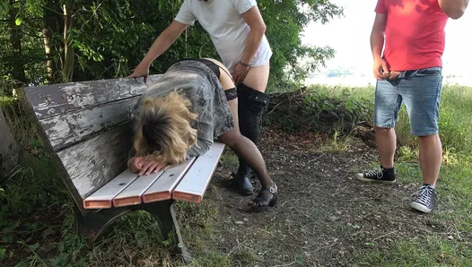 orman parkında başka bir kızıyorsun günü