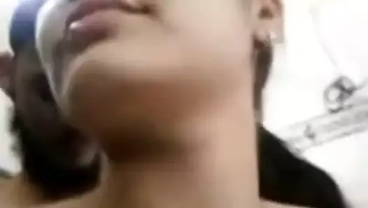 punjabi çift yıkama odasında eğleniyor