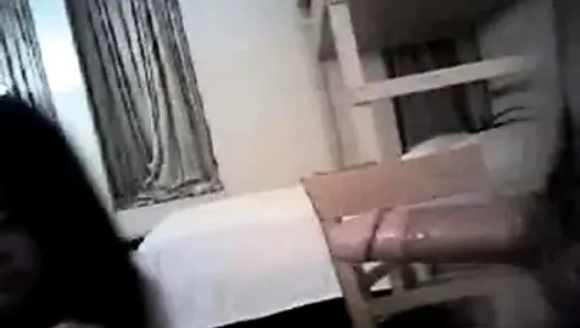 iki Asyalı kaşar bir adamı sikiyor!!!