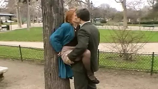 Teşhirci fransız çift paris'te eğleniyor