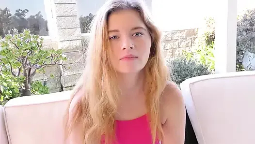 sevimli kızıl saçlı kuşburnu rose'un üvey babası meydan okumaya üvey atar ve onu sert ve derin sikişir