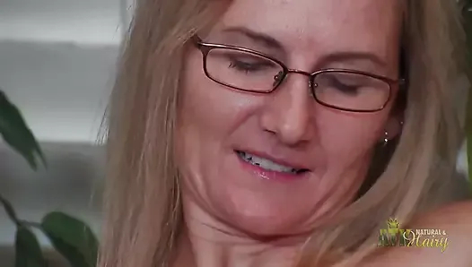 olgun kadınlar fena sikildi ve bir hitachi kullanıyor