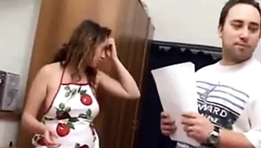 italyan ev hanımı borçlarını ödüyor