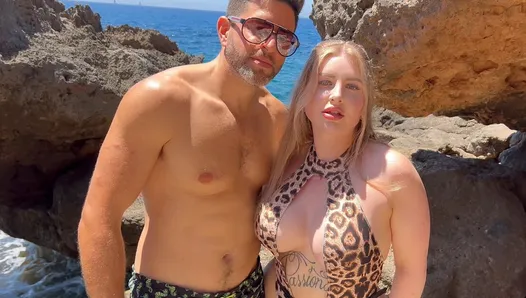 ateşli Alman turist fena aldı yukarı ve sikildi içinde açık alanda