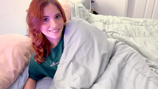 üvey kız kardeşimi mastürbasyon yaparken yakaladım ama kalmamı istedi