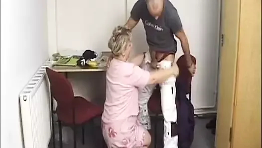 Eski kutuda iyi sikişiyorsun #8 - Almanca konuşulur