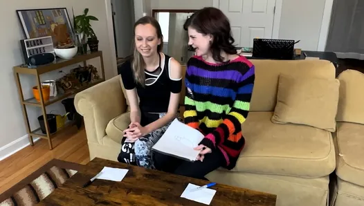 İki azgın lezbiyen ile Böcek Striptiz oyunu cızırtılı bir oyun gecesi