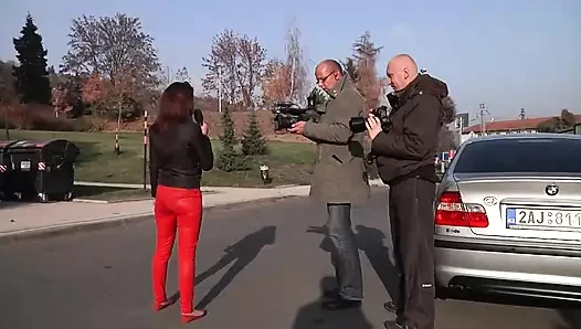 Seksi büyük göğüsler büyük penis emiyor tüylü amcık sikişiyor üçlü