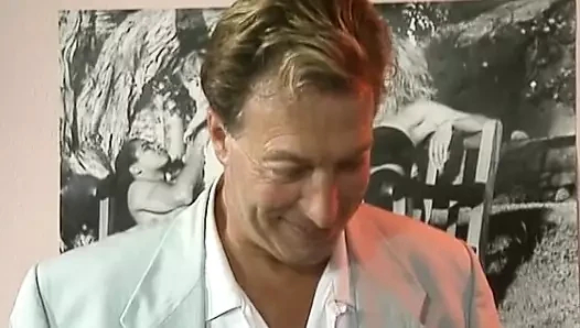 Baştan çıkarıcı Alman sarışın kıçından büyük bir yarrak 