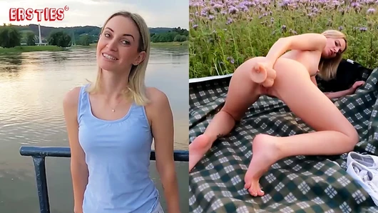 Ersties - Çiçekler arasında Micky kendini büyük bir dildo ile sallıyor