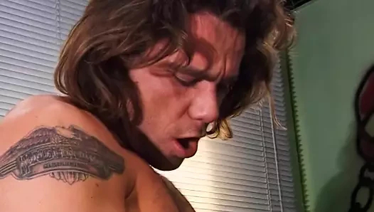 Ggg - John Thompson Yüzü, Oyun Alanı