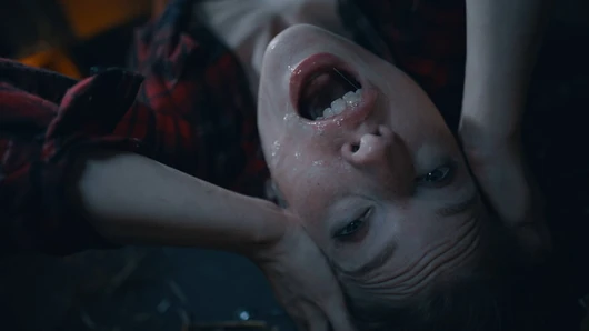 Octavia Kırmızı Parazit Dönüşümü - Uzaylı Parazit Kıyameti Kızları Seks Barınağına Çekiyor