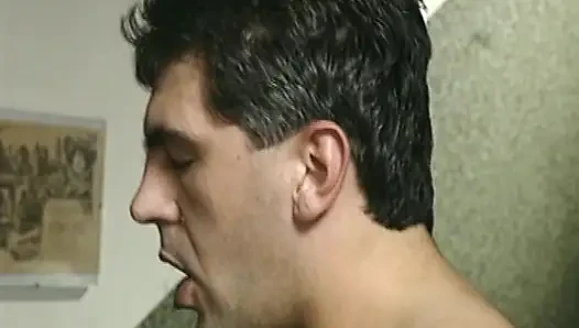 Şehvetli Alman sarışınlar doggystyle ofis sikiş zevk