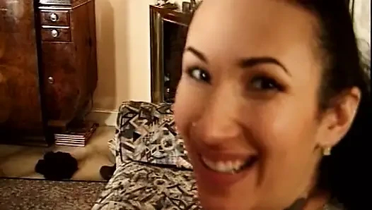 Muhteşem Fransız bebeği, büyük penislerini orospu abanoz kaltak ile paylaşıyor