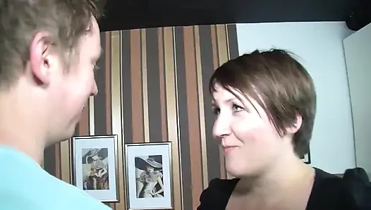 Büyük göğüslü MILF mastürbasyon yapıyor, am yalıyor, am sikiyor, büyük penis emiyor