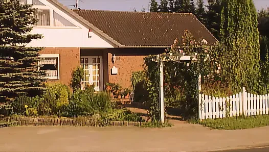 Azgın Jeannie Efendisiyle Sikişiyor