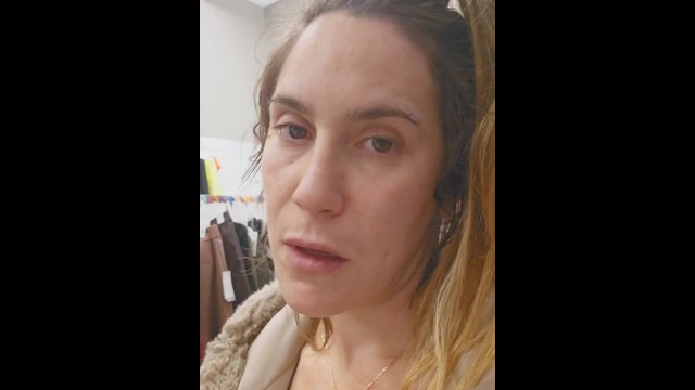 Target mağazasının soyunma odasında mastürbasyon yaparken kazara boşalma!