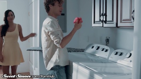 Bebek Bakıcısı Kızın Külodunu Koklarken Yakalandı