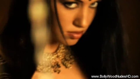 Bu Bebeğin Burada Ne Kadar Güzel Olduğunu Sevmek