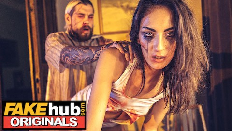 Fakehub Originals - Gerçek katil yıldız oyuncu soyunma odasına girdiğinde sahte Korku Filmi ters gidiyor