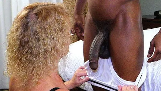 Genç Zenci Kıvırcık Afete İki Posta Döşüyor