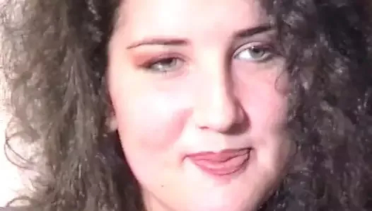 büyük memeli Fransız yavru iş için tüm kadınlığını kullanmak zorunda