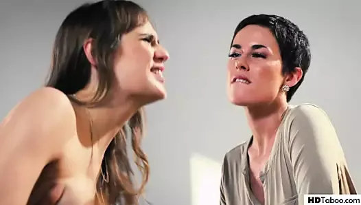 sarkık memeli sekreter patronun kocasını sikişir