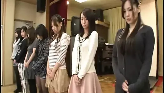 Borçları için kölelik yapan asyalı kızlar