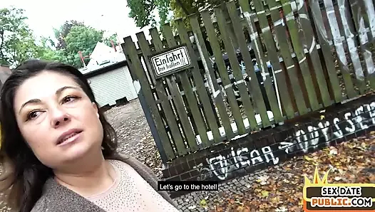 otel odasında seks tarihine göre açık alanda olgun Bayan sikildi