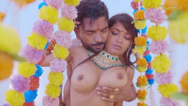 zayıf yenge ilk suhagrat gecesinin tadını çıkardı ve sert sikildi