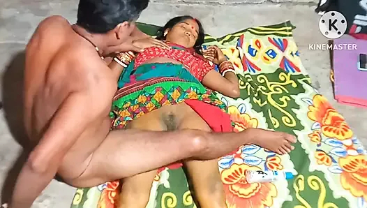 Bugün yengemi ilk kez çıplak sikmekten keyif aldım. Hint Desi tarzı saksafon video