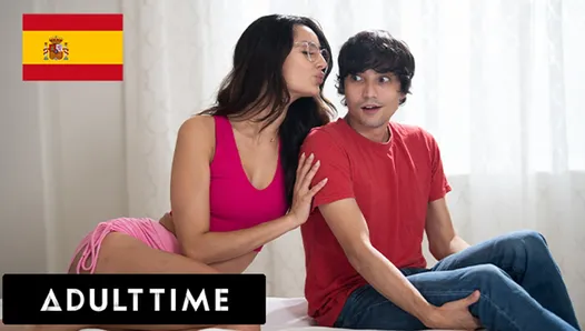 YETİŞKİN zamanı - Eliza Ibarra Yanlış Gözlük Takıyor ve erkek arkadaşı Yerine Üvey Kardeşini Sikiyor! İSPANYOLCA ALTYAZILAR