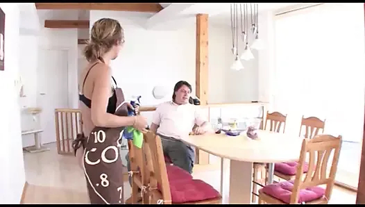 Ev hanımları kova tarafından suyu amcık #3 - Almanca konuşulur