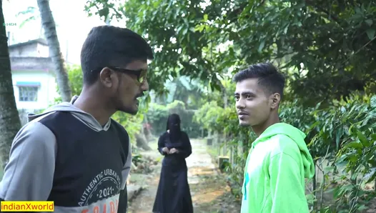 Kocası tarafından paylaşılan masum Tesettürlü kız! Hintli Seks