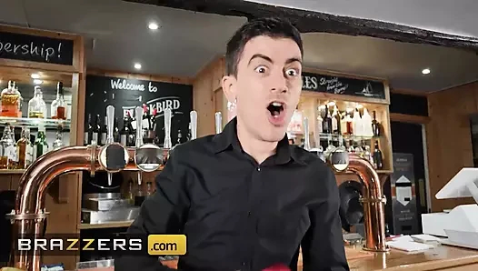 BRAZZERS - Zoe Grey'in Fışkırtmasından Sonra içecekler Artık Bar Menüsünde Değil, Sadece Barmenin yarrakuyla Am Sikişiyor