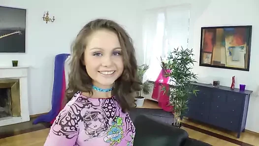 İki yaramaz yavru anüsten çarptı ve eğlendi