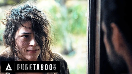 Evsiz Kadını Aklayıp Paklayıp Bir Güzel Sikiyor