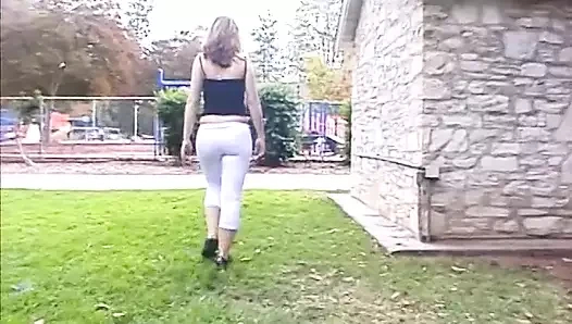 Slutty sarışın gloryhole uzun penis emiyor