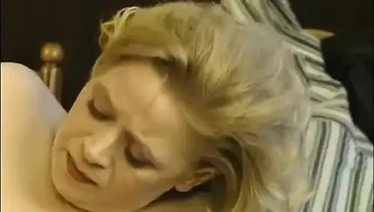 Merhaba Komşu 18 - Gerçeklik 18 - Olgun Kadınlar Kendilerini Genç Sikiyor (1998)